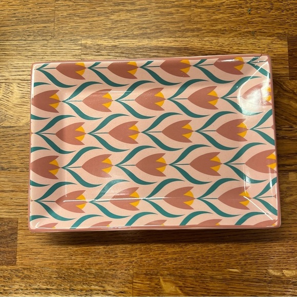 Bundle of TWO Decorative plates NWT from Nordstrom in tulip pattern - Picture 4 of 6